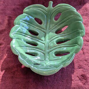 Pier 1 green ceramic glazed fruit leaf dish/plater, 12x10